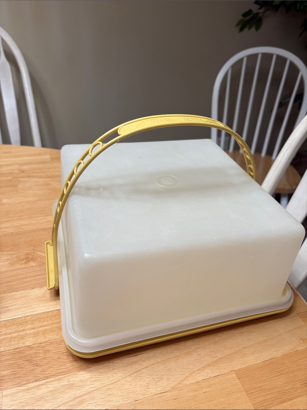 Tupperware Cream Cake Carrier with Yellow Handle